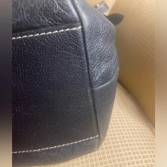 - Dooney & Bourke Large Dillen Bag -GUC - Picture 11 of 16